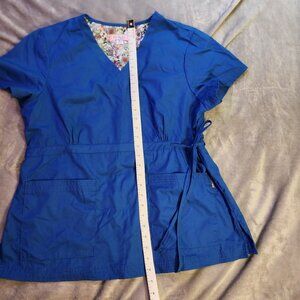 KOI by Kathy Peterson XL bright blue Scrubs **TOP ONLY**
